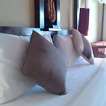 Nilly\'S Marina Inn
