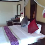 Nilly\'S Marina Inn